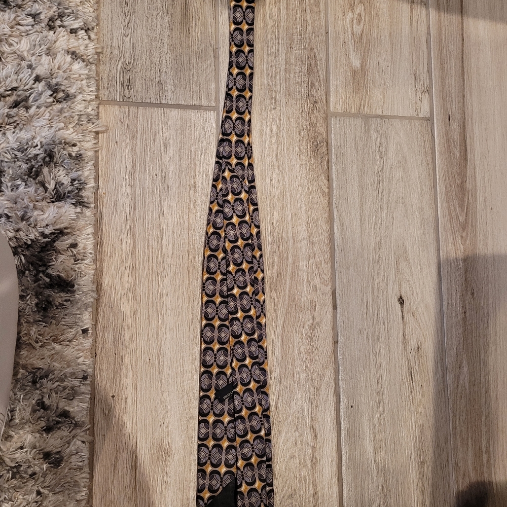 Tie - Picture 2 of 3